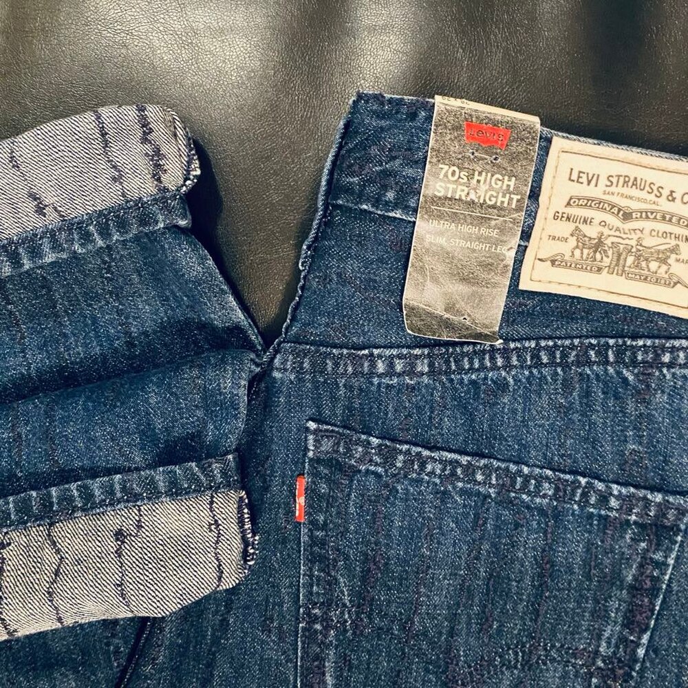 LEVI'S : Wellthread 70's High Rise Straight Fit Women's Jeans (Size: 28x29) NWT